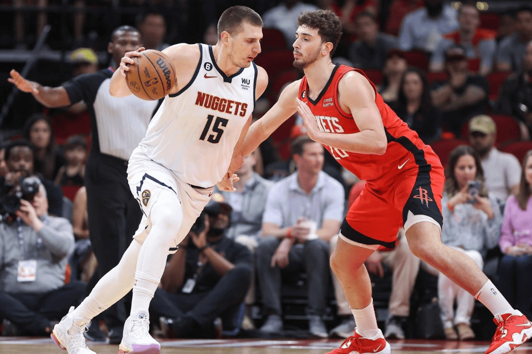 随机阿扎伦卡巅峰对决，西亚卡姆与80激战独行侠分钟，回归赛场胜负难料！